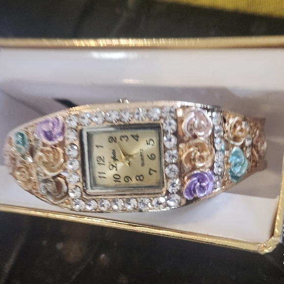 Beautiful Lupai Quartz Cuff Style watch womens - Picture 3 of 7